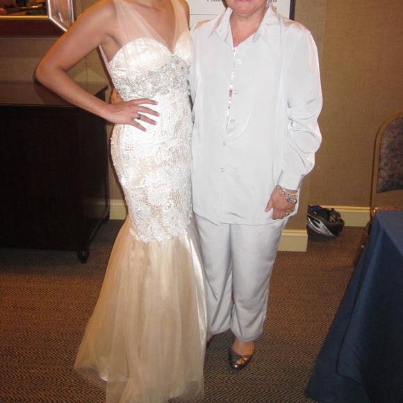 Jovani Prom Gown 👗 - Picture 2 of 8